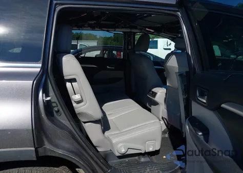 2019 Toyota Highlander Xle from USA, damaged, VIN 5TDJZRFH2KS592318